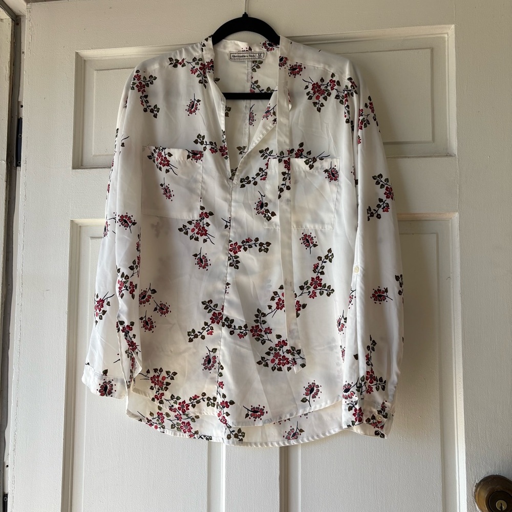 Abercrombie & Fitch White Floral Button Down Shirt. SB2
